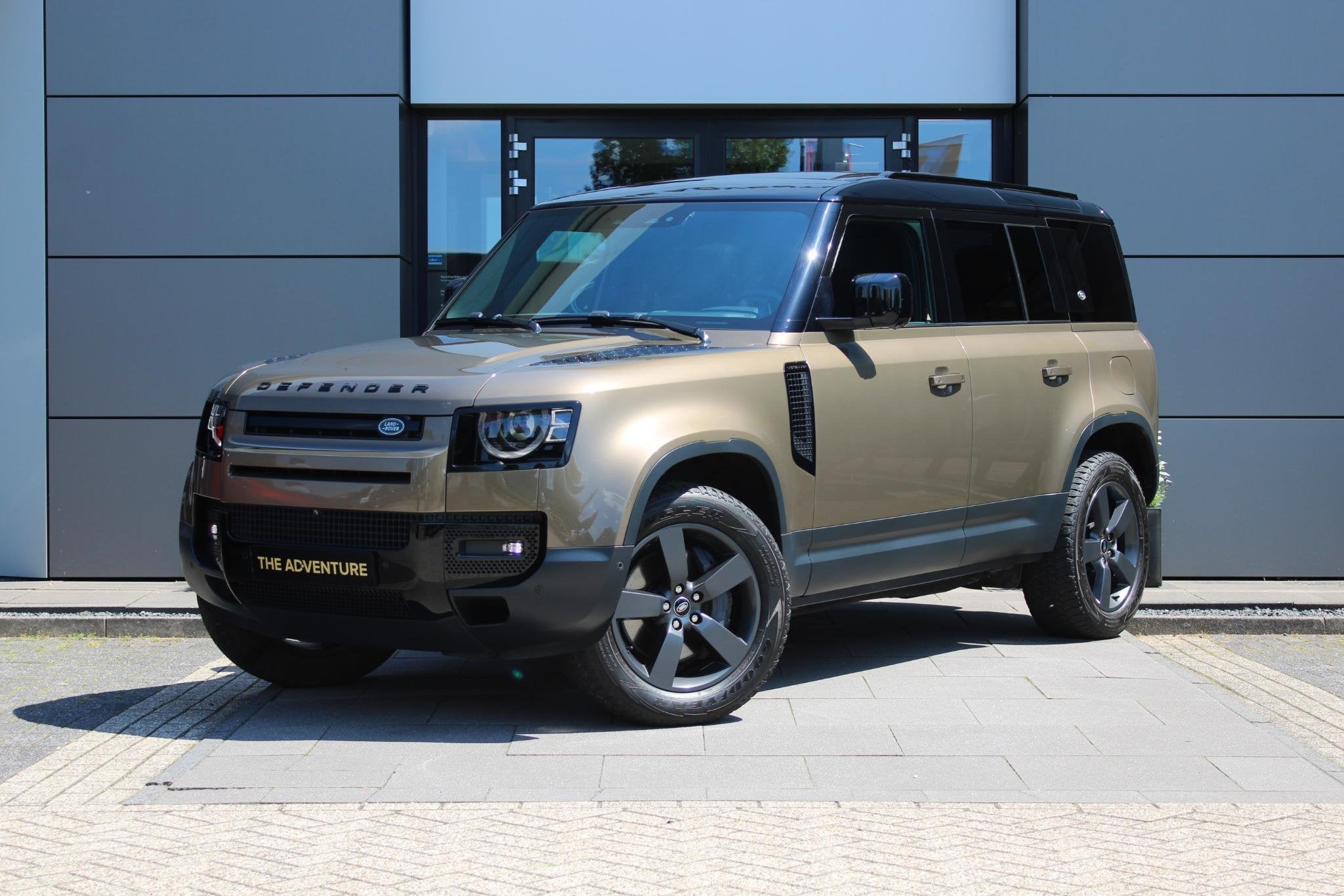Land Rover Defender 110 P400e HSE | Jump-Seat | Head-Up | Pa, Auto's, Land Rover, 404 pk, Gebruikt, Euro 6, 4 cilinders