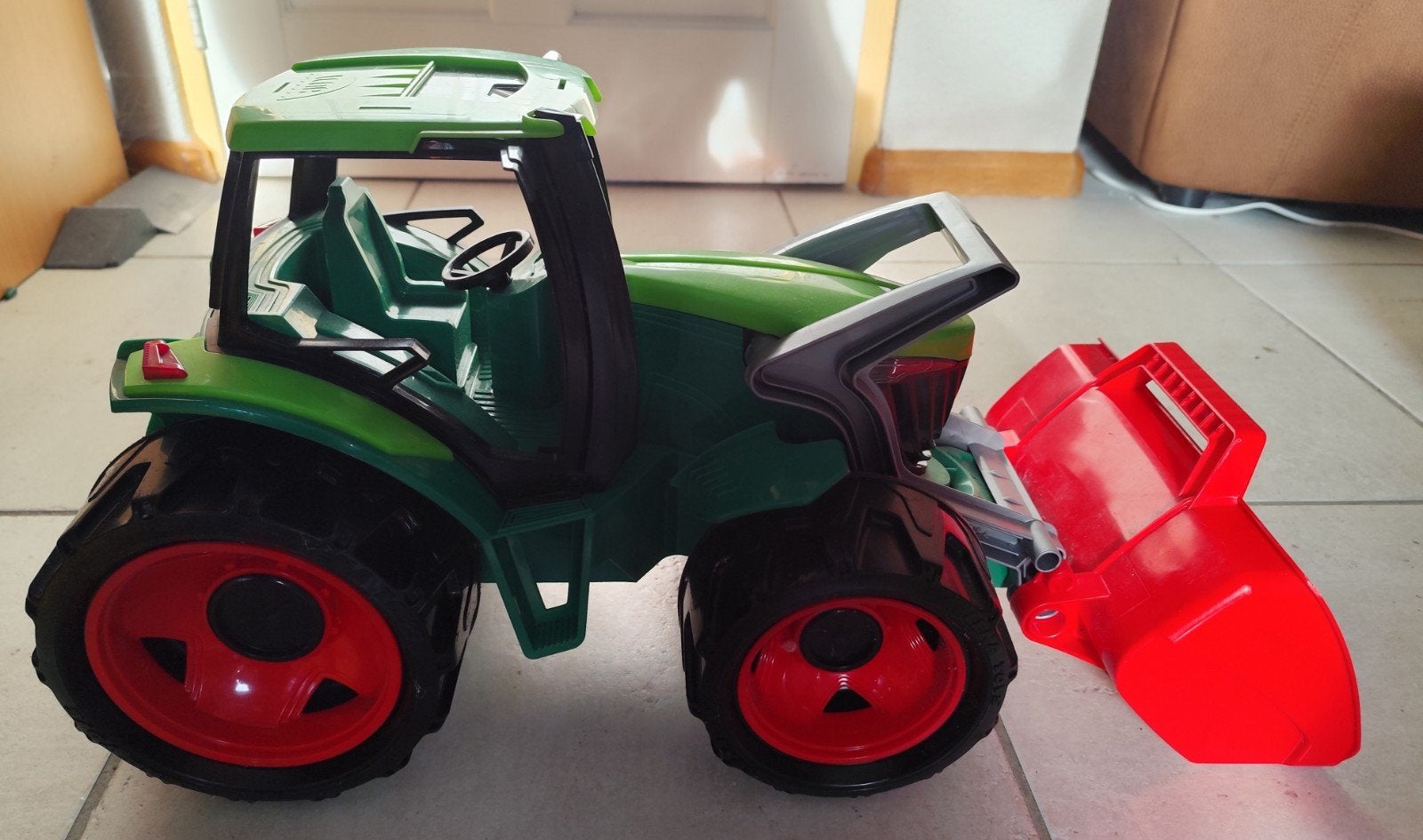 Grote speelgoed traktor met sjofel - 60 cm lang, Ophalen