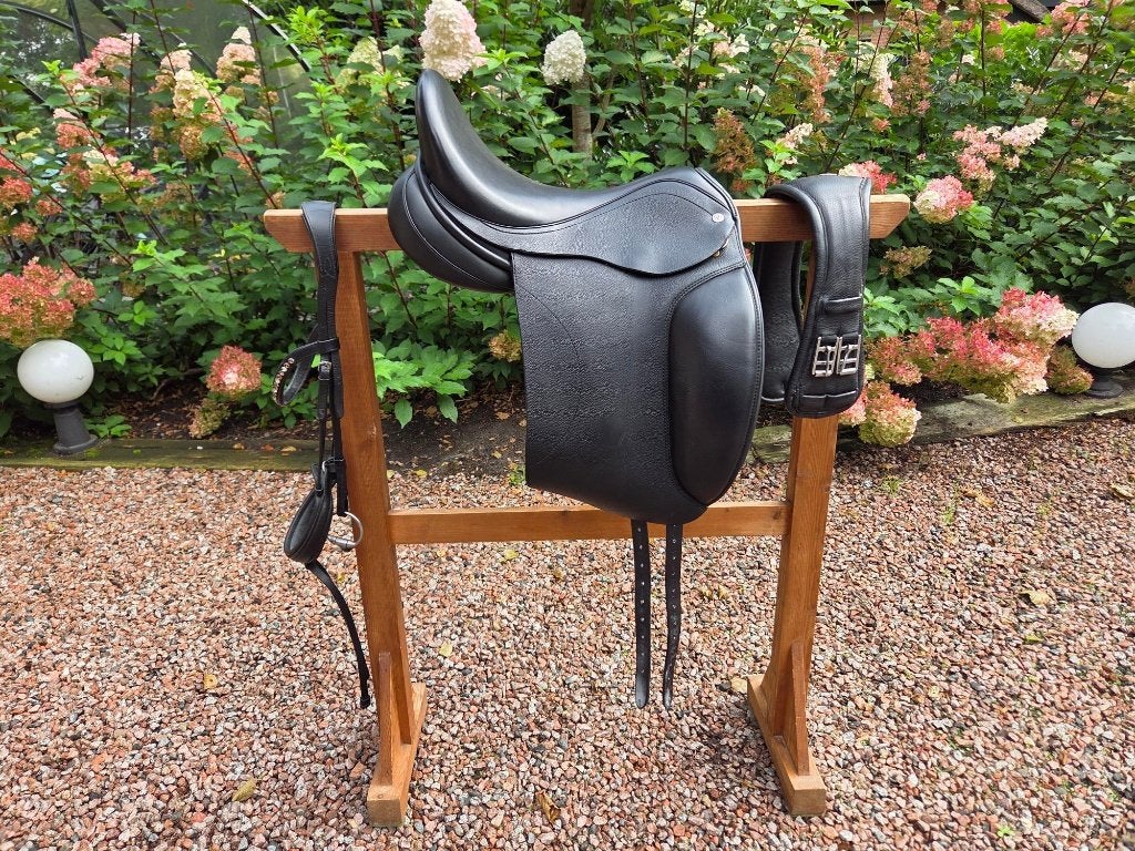 Schutte Legend  Zadel  17.5 inch, Dieren en Toebehoren, L (17.5 inch), Dressuur, Overige merken, Ophalen of Verzenden