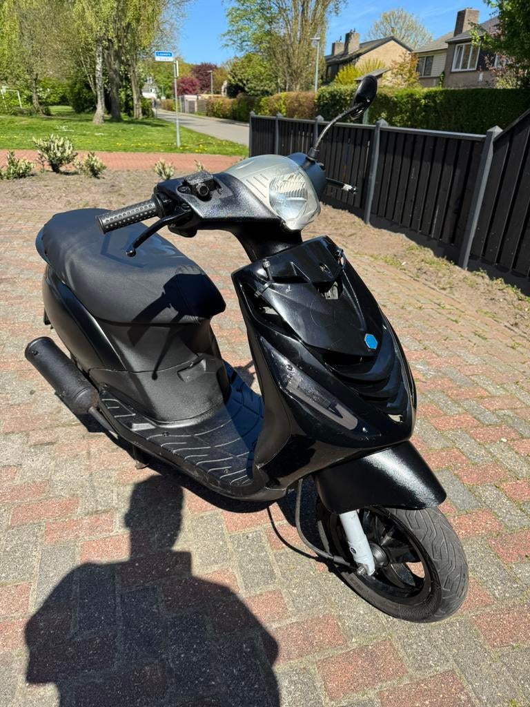 Piaggio Zip, Fietsen en Brommers, Scooters | Piaggio, Gebruikt, Zip, Maximaal 45 km/u, Benzine, Ophalen