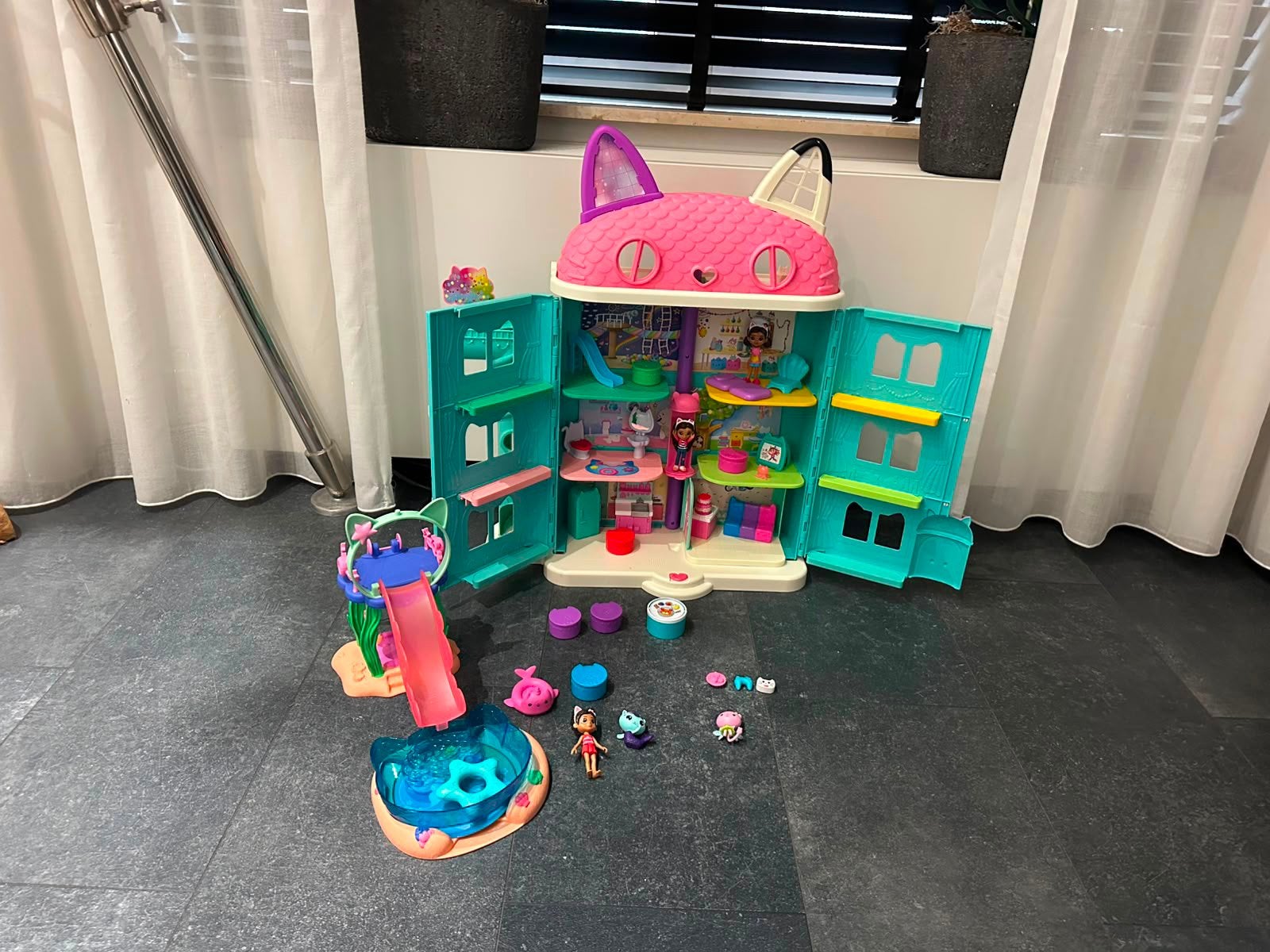 Gabby’s dollhouse poppenhuis en waterset, Ophalen, Zo goed als nieuw, Meisje