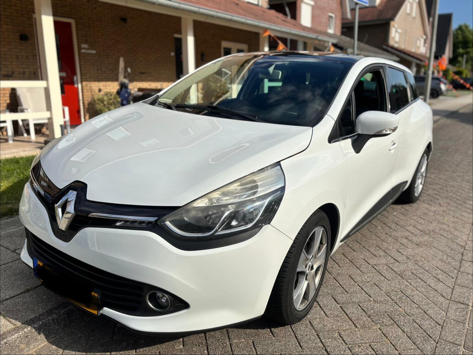 Renault Clio 0.9 TCE Estate 2013 Wit, Voorwielaandrijving, Stof, Zwart, Wit