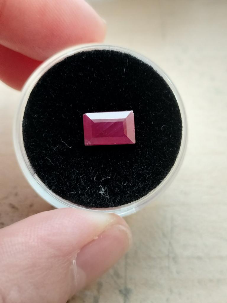 Facet geslepen robijn, Sieraden, Tassen en Uiterlijk, Edelstenen, Ophalen of Verzenden, Nieuw