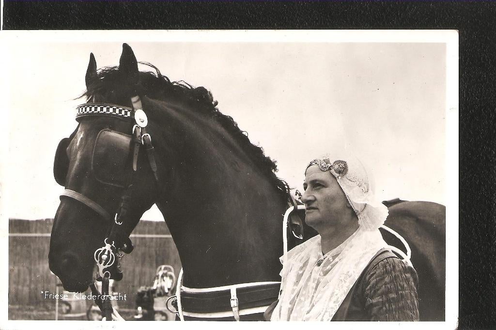 Friesland, Paard, Klederdracht, Ophalen of Verzenden, 1940 tot 1960, Gelopen, Friesland
