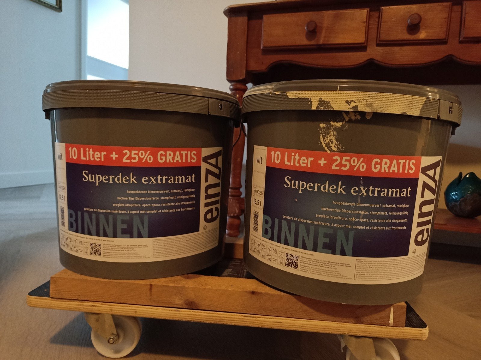2 Emmers nieuwe muurverf binnen RAL 1015 (25 liter), 10 tot 15 liter, Ophalen, Nieuw, Verf