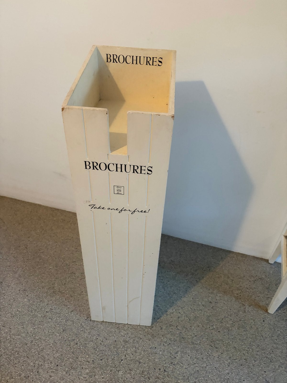 Riviera Maison Tijdschriftenhouder / Plantentafeltje, Huis en Inrichting, Woonaccessoires | Overige, Hout, Gebruikt, Ophalen of Verzenden