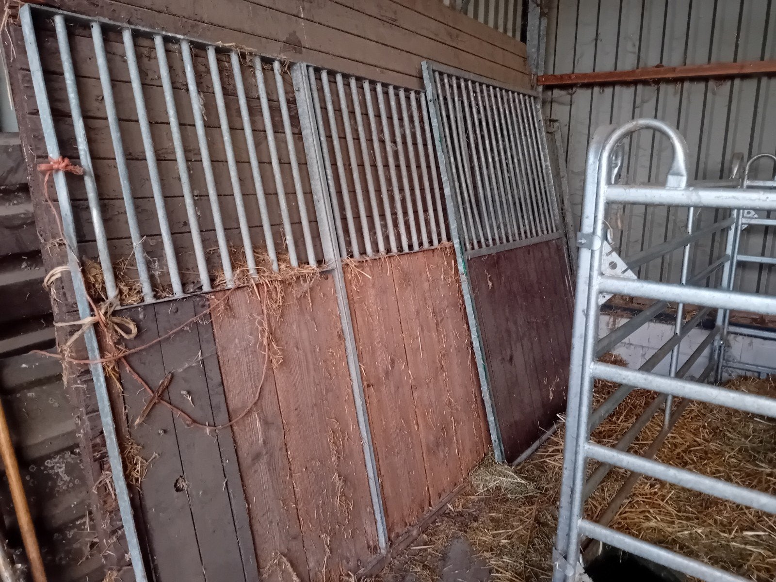 Te koop : 2 schotten voor paarden stal, Dieren en Toebehoren, Ophalen, Gebruikt