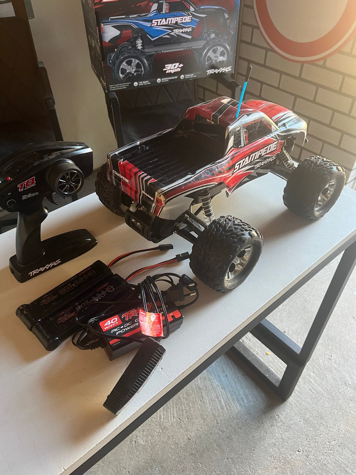 Traxxas Stampede RC auto met afstandsbediening en lader, Elektro, Gebruikt, Auto offroad, Ophalen of Verzenden