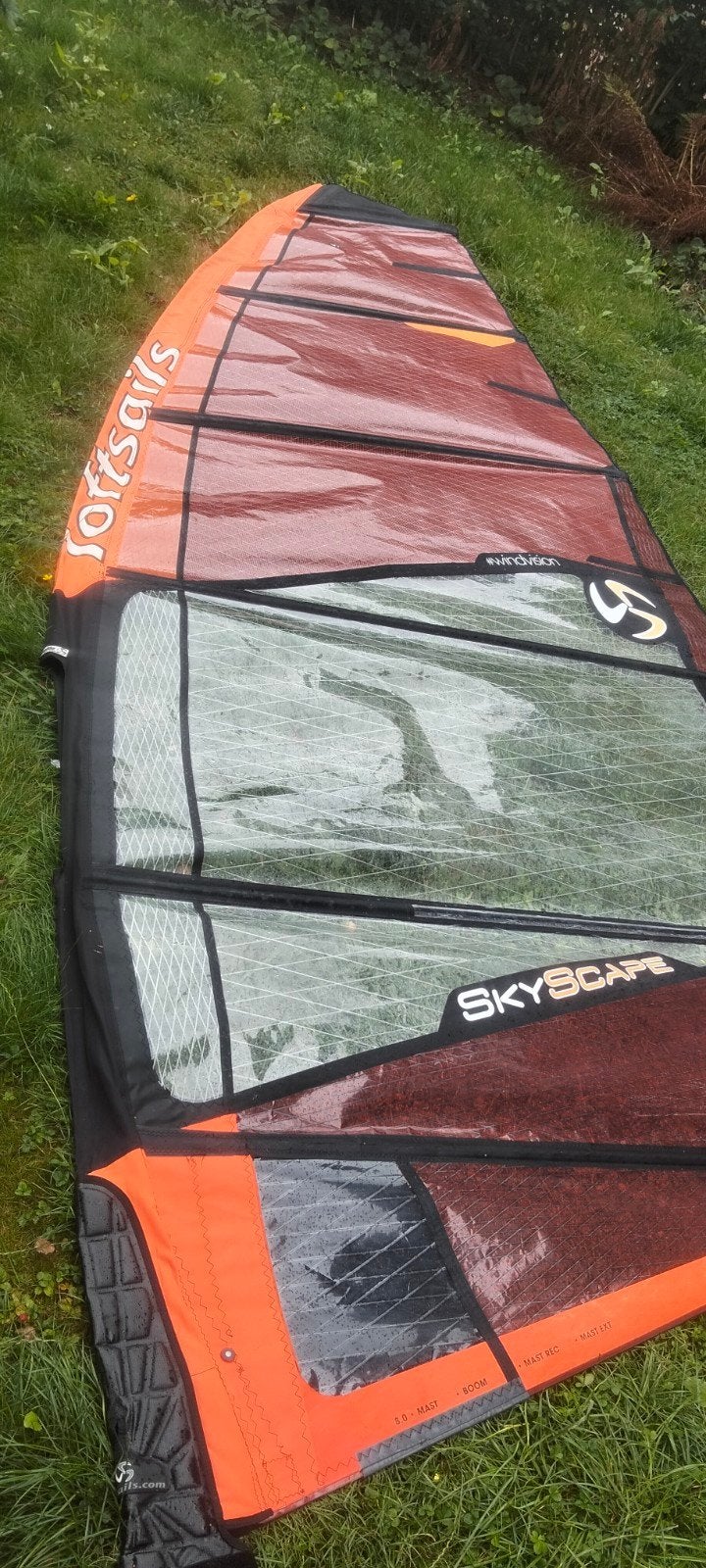 Loft Skyskape 8.0 2022, goede staat

No cam foil zeil dat o, Watersport en Boten, Windsurfen, Ophalen, Zeil
