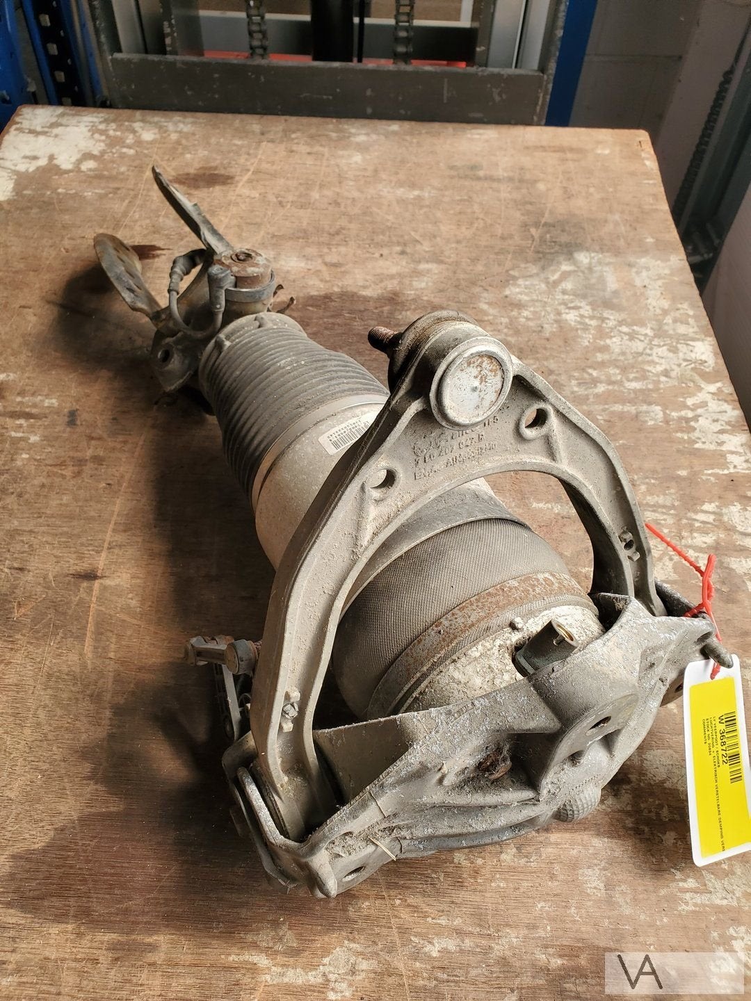 VW Touareg 2002 - 2010 veerpoot linksvoor luchtvering €150, Gebruikt, -, Volkswagen, -