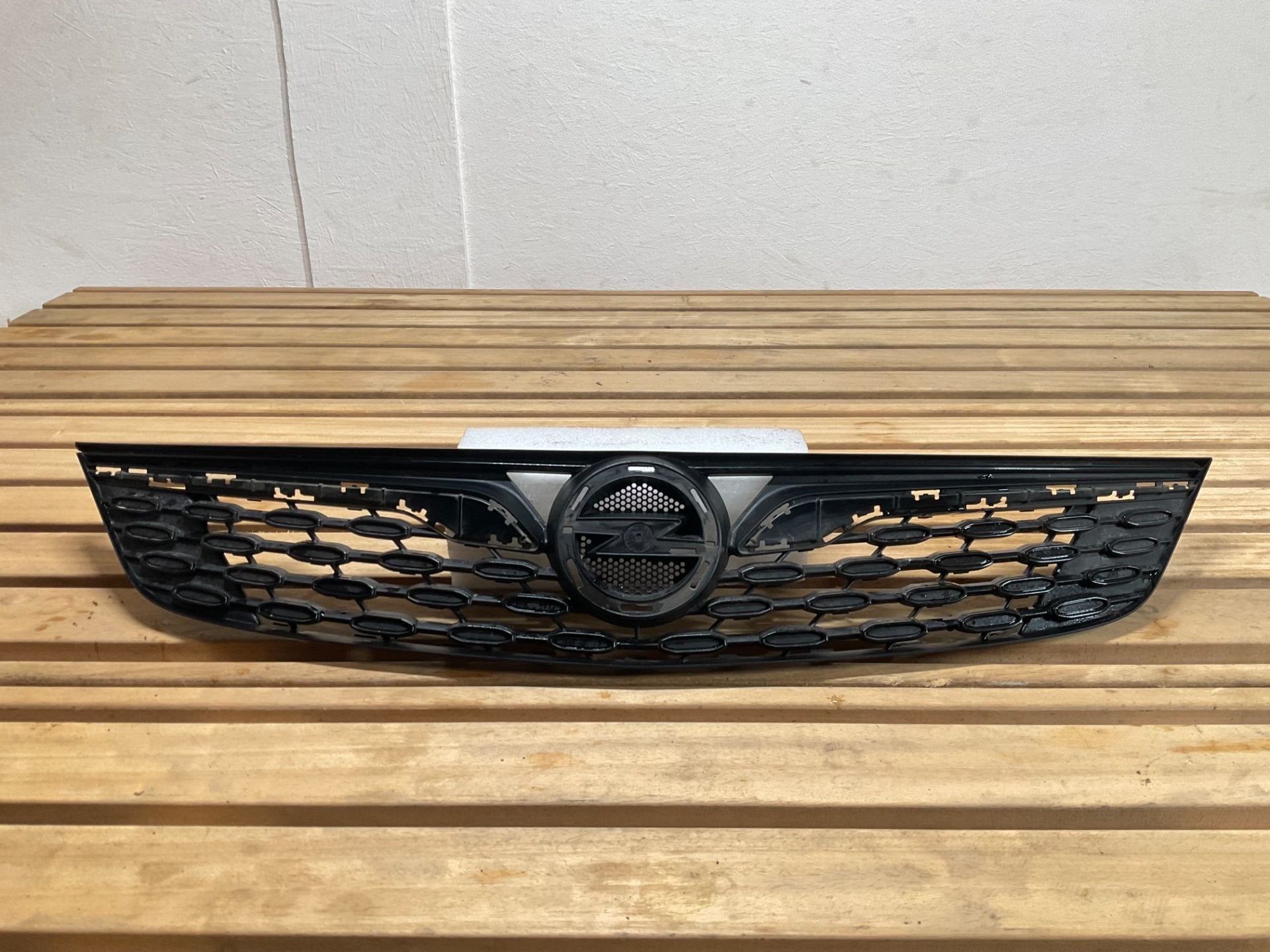Bumper Grill Opel Astra 2019 39130501 Gril Origineel OP-055, Gebruikt, Opel Automobile GmbH, Ophalen of Verzenden, Kontakt@opel-infoservice.de