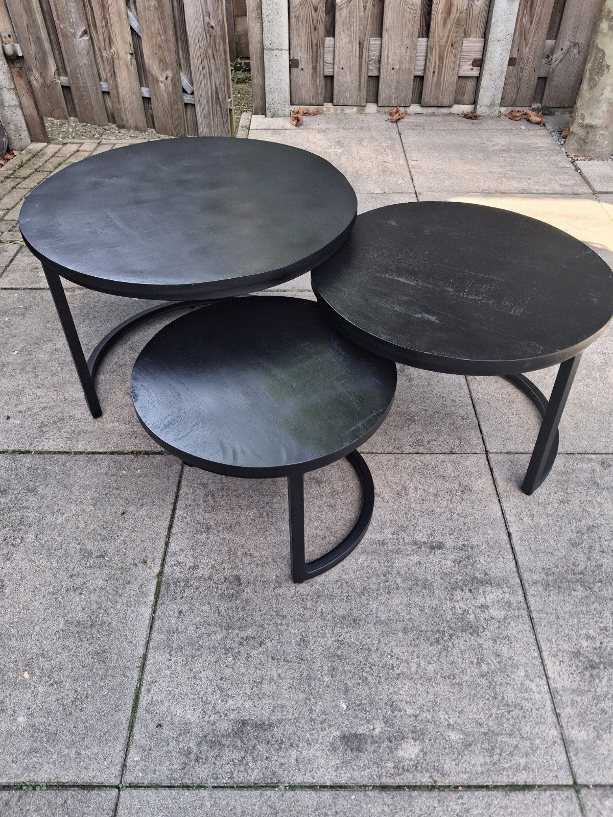 3 zwarte salontafels van mangohout merk Goossens., Ophalen, 50 tot 100 cm, Rond, 50 tot 100 cm