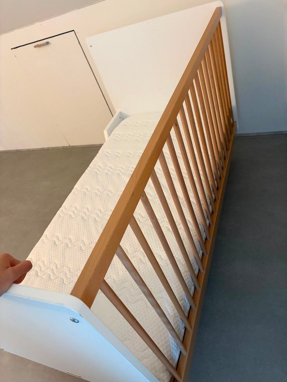 Bopita babybed met wit matras, Gebruikt, 70 tot 85 cm, Ophalen of Verzenden, Lattenbodem