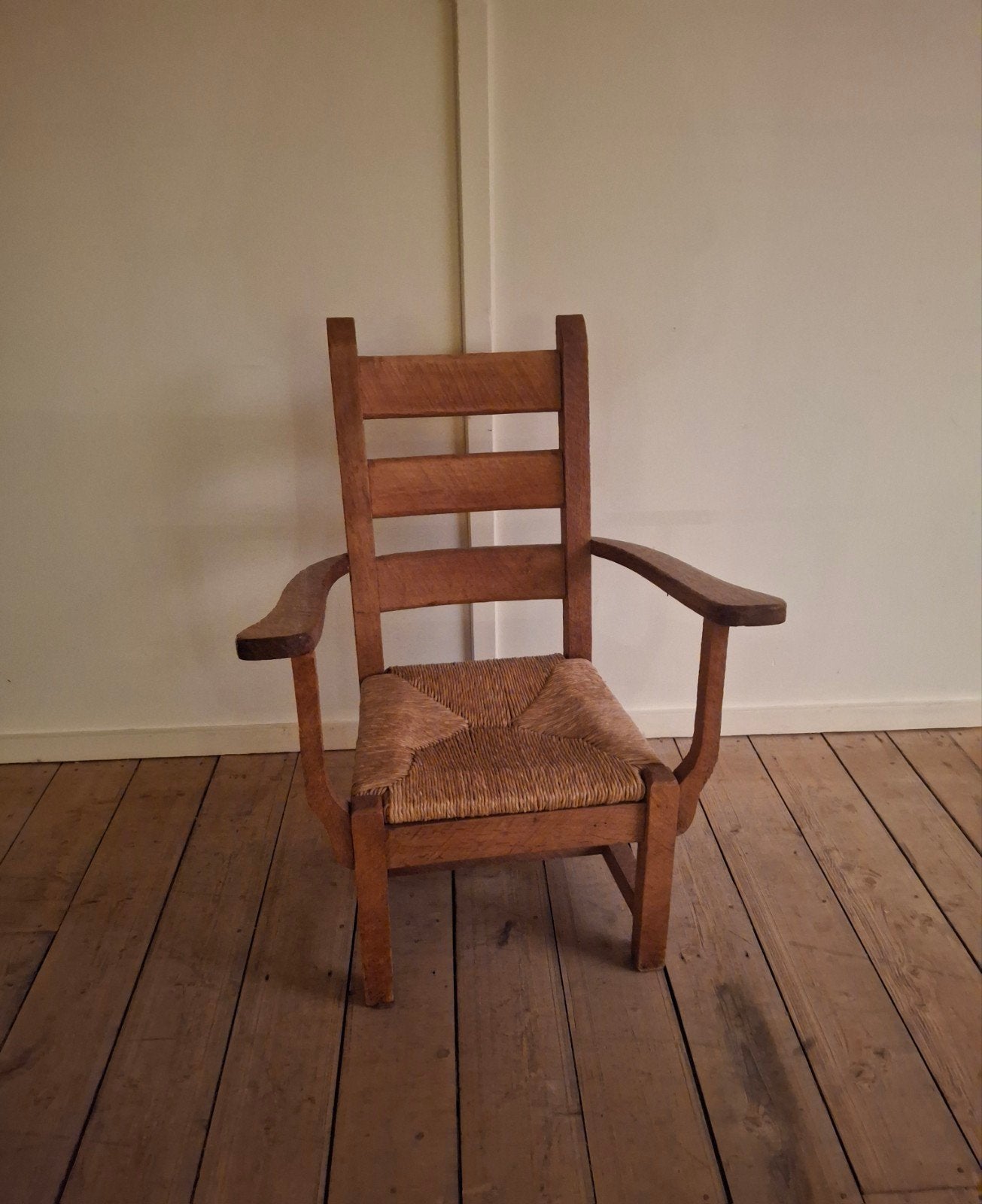 Brutalist eiken fauteuil met biezen mat - Vintage, Ophalen