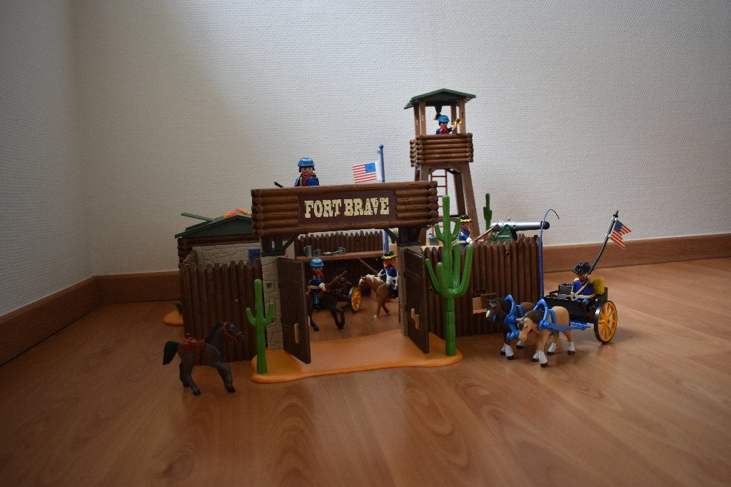 Playmobil Fort Brave Western Cowboys