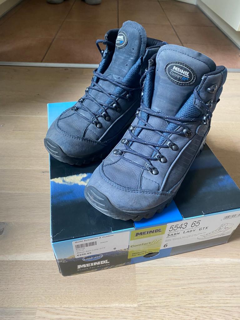 Wandelschoenen, Ophalen of Verzenden, Zo goed als nieuw, Schoenen