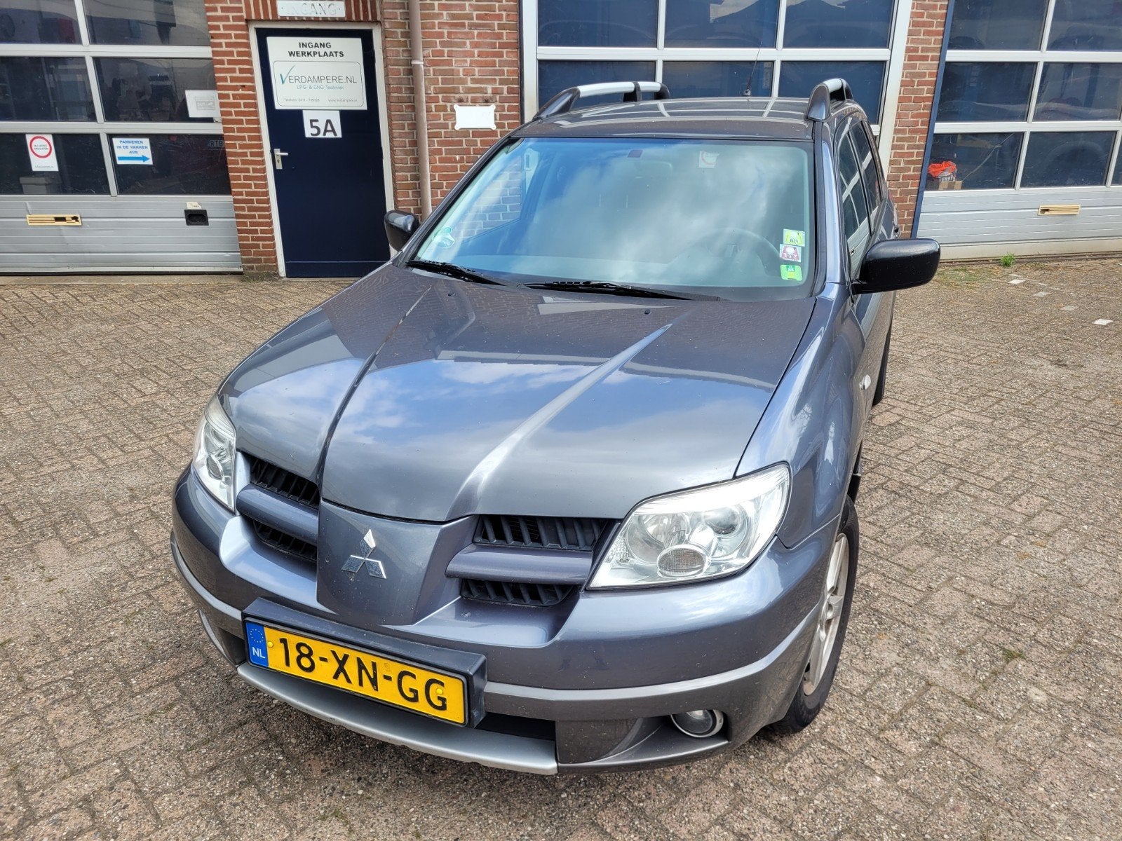 Mitsubishi Outlander 2.0 MPI 2WD 2007 Grijs, Voorwielaandrijving, Zwart, 4 cilinders, 75 €/maand