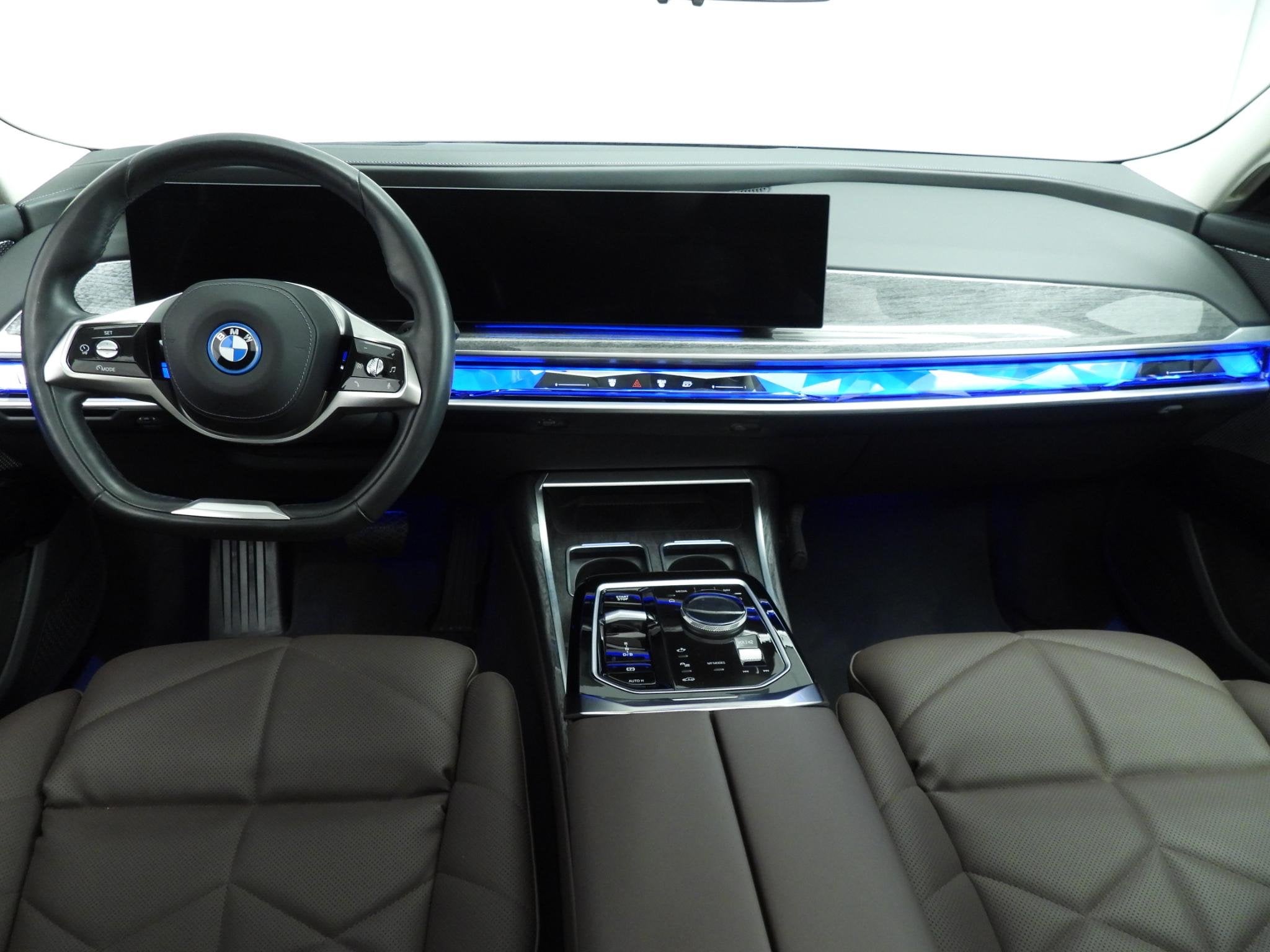 BMW i7 xDrive60 106 kWh | LED | HUD | Active cruise | Panora, Auto's, Automaat, Dealer onderhouden, Gebruikt, 137 €/maand