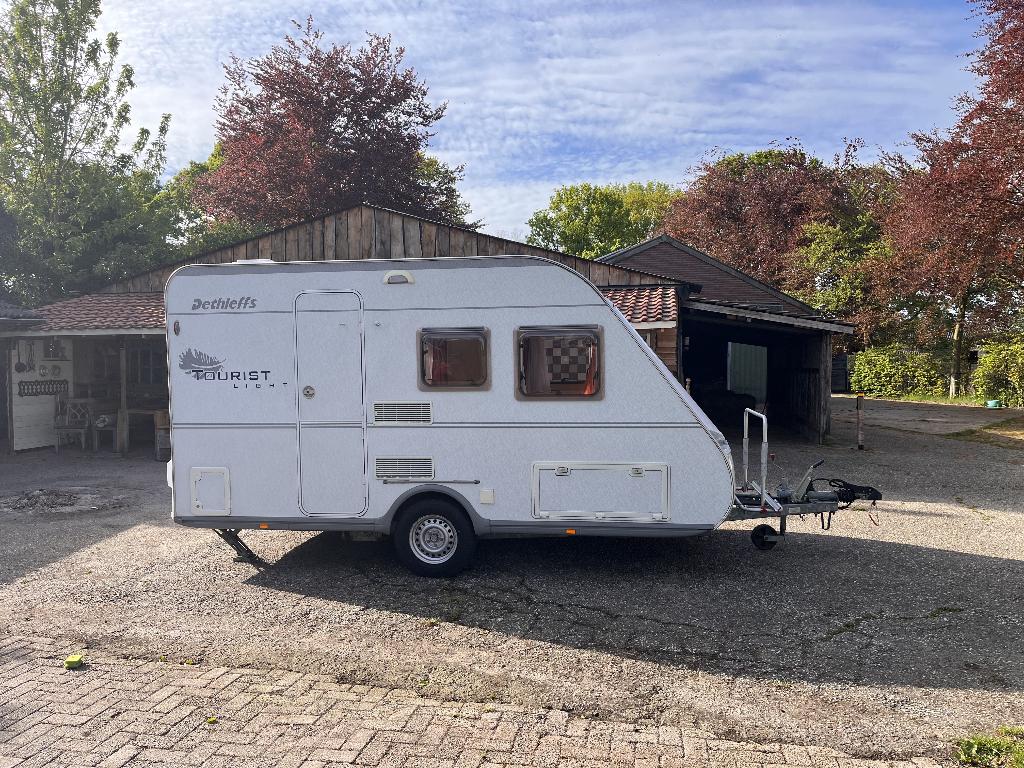 Dethleffs Tourist Light 420 DB luxe uitvoering, Caravans en Kamperen, Schokbreker, Treinzit, Dwarsbed, Particulier