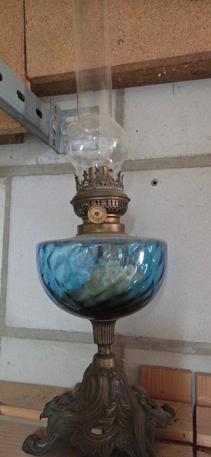 Antieke olielamp met blauw glazen reservoir, Antiek en Kunst, Ophalen of Verzenden