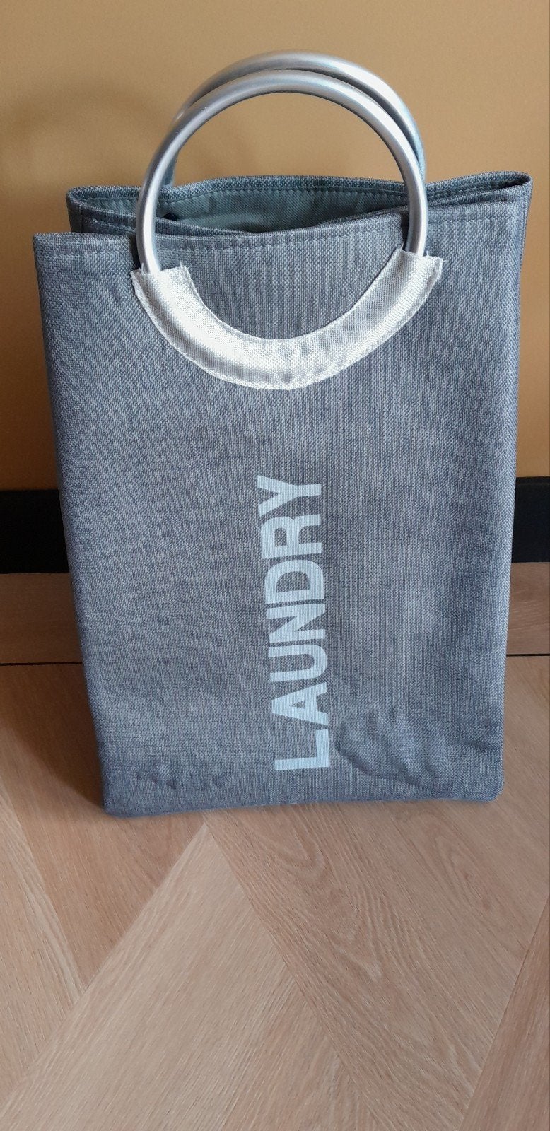 Grijze wasmand met 'LAUNDRY' opdruk en metalen handvatten, Ophalen, Gebruikt, Grijs, Textiel