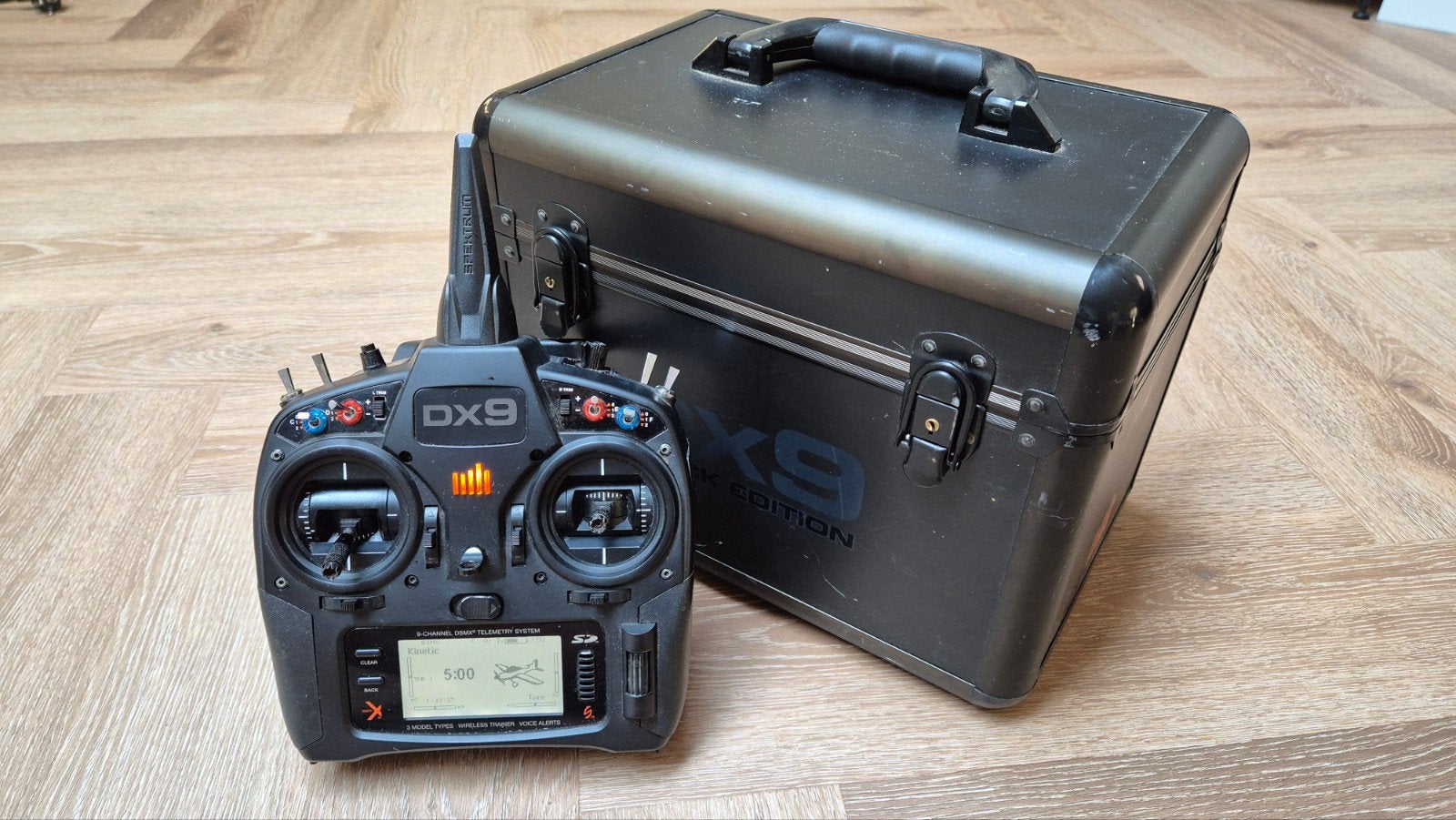 Spektrum DX9 zender, 9-kanaals incl alu koffer., Ophalen of Verzenden, Gebruikt, 1:72 tot 1:144, Overige merken