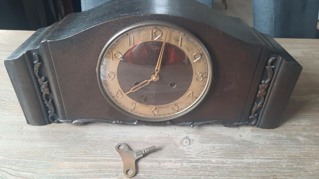 Oude pendule klok (beetje van slag), Ophalen
