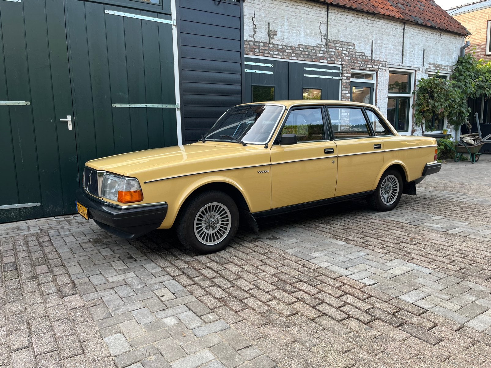 Volvo 240GL iit 1983 met 78.000km, foto 2