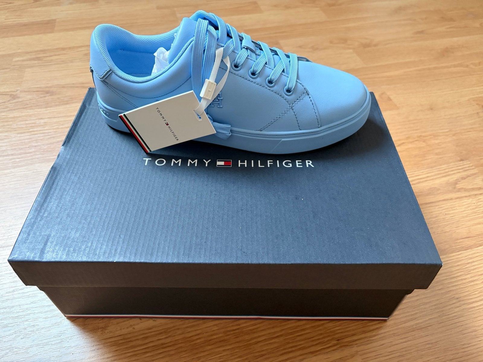 Tommy Hilfiger Monochrome Court Sneakers - Maat 39, Ophalen of Verzenden, Nieuw, Blauw, Sneakers of Gympen