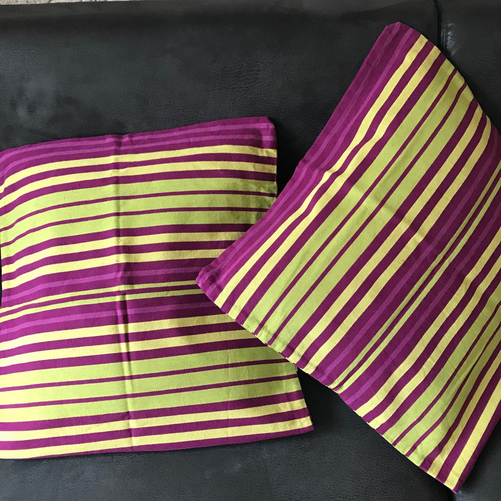 Twee kussenhoezen, Huis en Inrichting, Woonaccessoires | Kussens, Ophalen of Verzenden, Vierkant