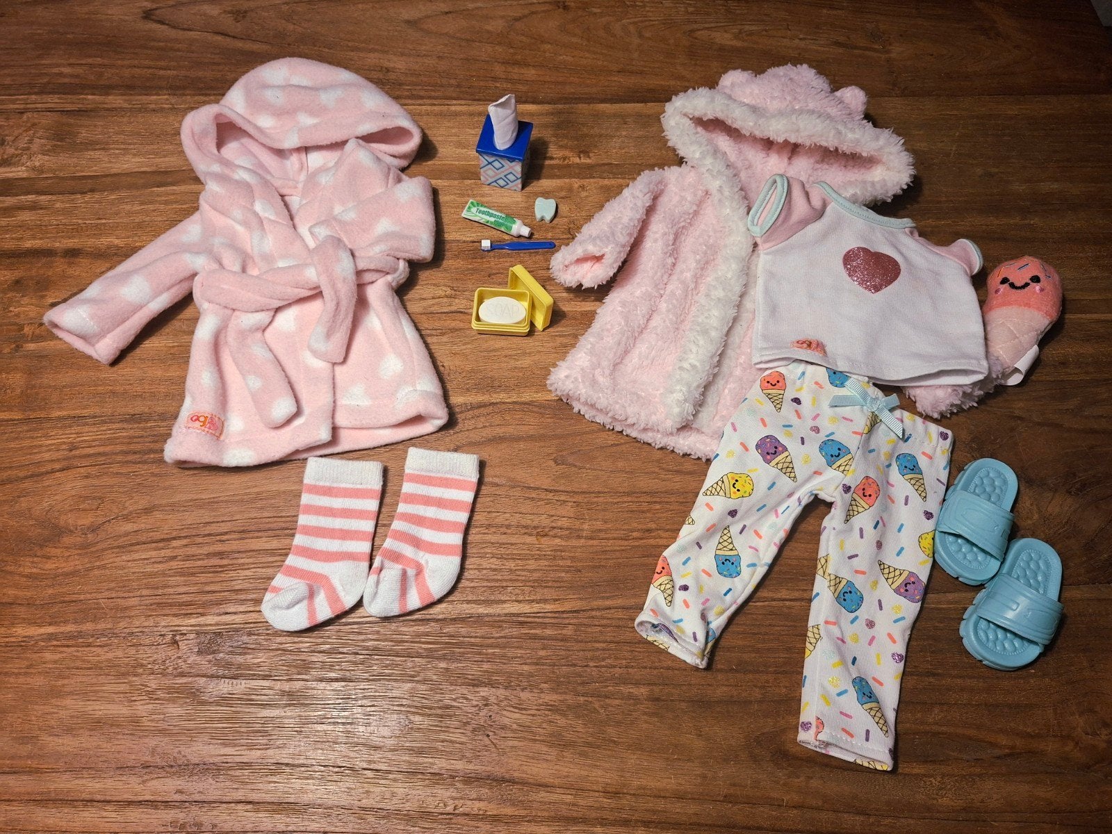 Our Generation poppenkleding bundel: 2 sets, Ophalen of Verzenden, Zo goed als nieuw, Overige typen