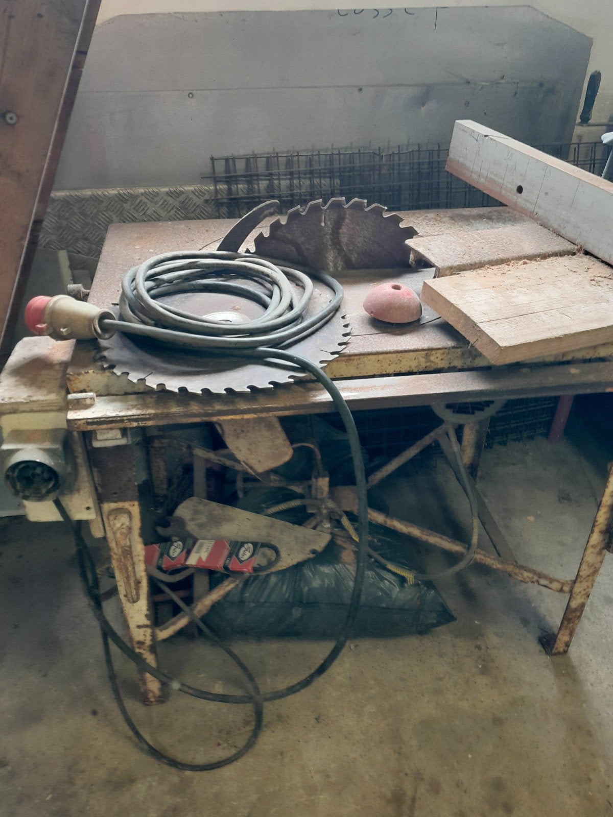 Bouwzaag, Ophalen, 1200 watt of meer, Reciprozaag, 70 mm of meer