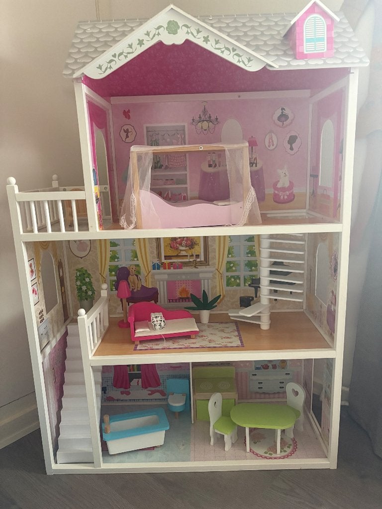 Groot Houten Poppenhuis met Meubels - Zo Goed als Nieuw, Ophalen of Verzenden, Zo goed als nieuw, Barbie