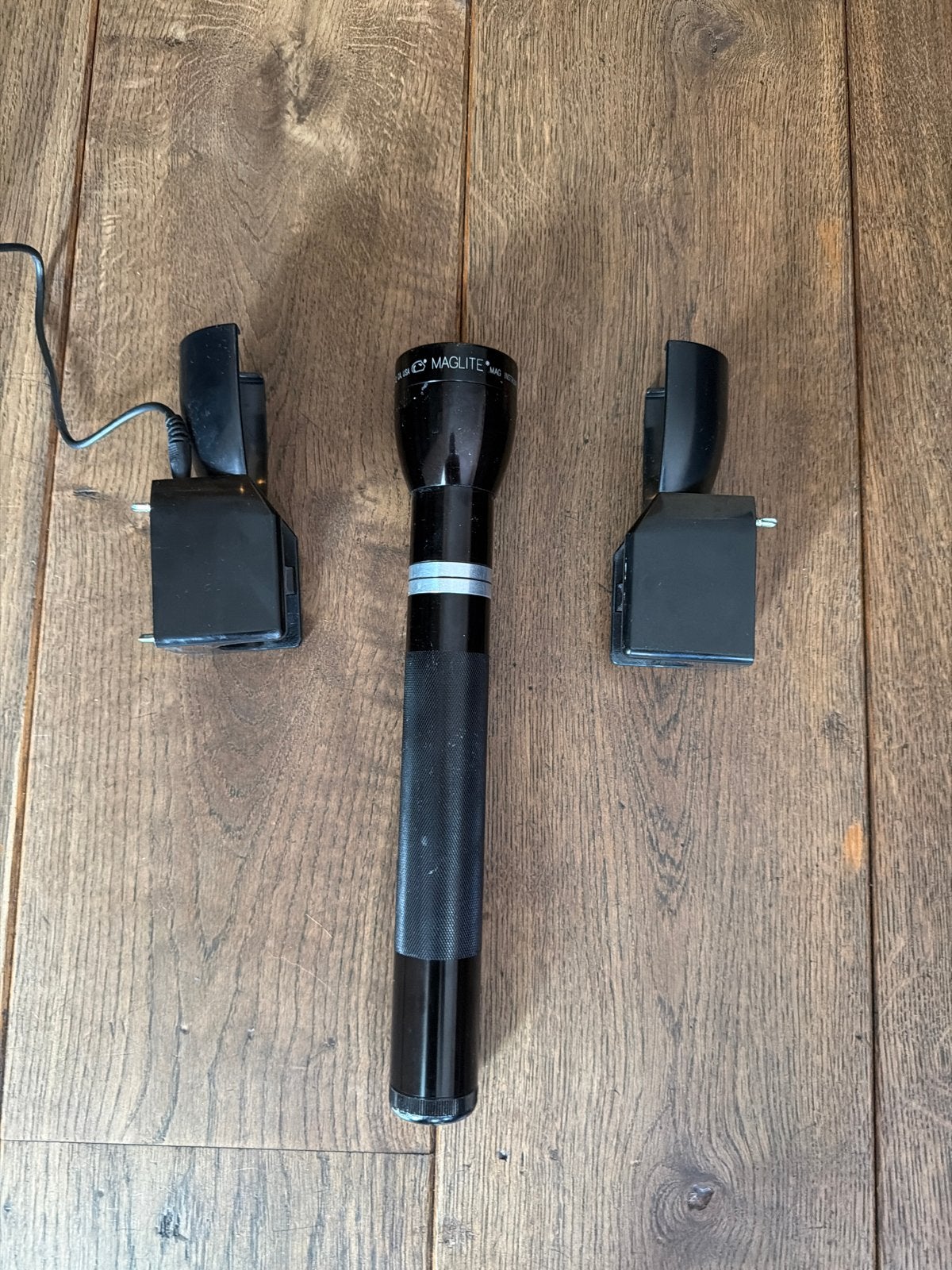 Maglite zaklamp met oplader en bevestigingsbeugels, Caravans en Kamperen, Zaklampen, Ophalen, Gebruikt, Accu