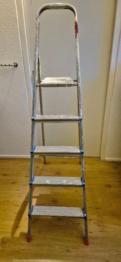 keukentrap- klus trap €20,00, Doe-het-zelf en Verbouw, Ladders en Trappen, Ophalen, Gebruikt, Trap, Opvouwbaar of Inschuifbaar