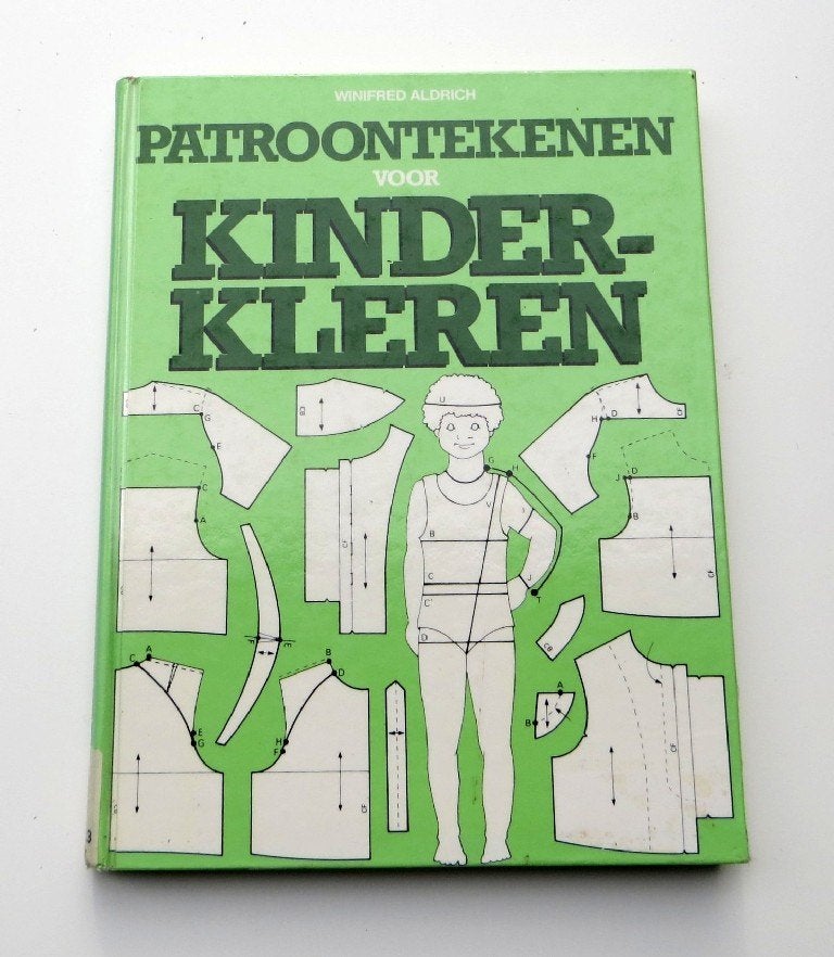 Patroontekenen M5498: Winifred Aldrich - voor kinder-kleren, Winifred Aldrich, Verzenden, Zo goed als nieuw, Borduren en Naaien