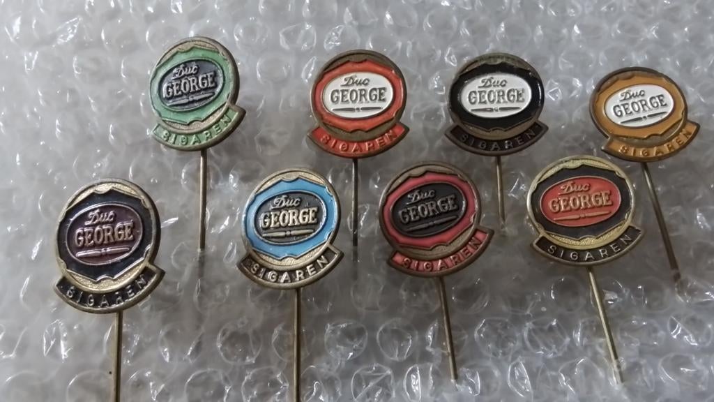 8 verschillende speldjes duc George sigaren, Ophalen of Verzenden, Zo goed als nieuw, Overige onderwerpen