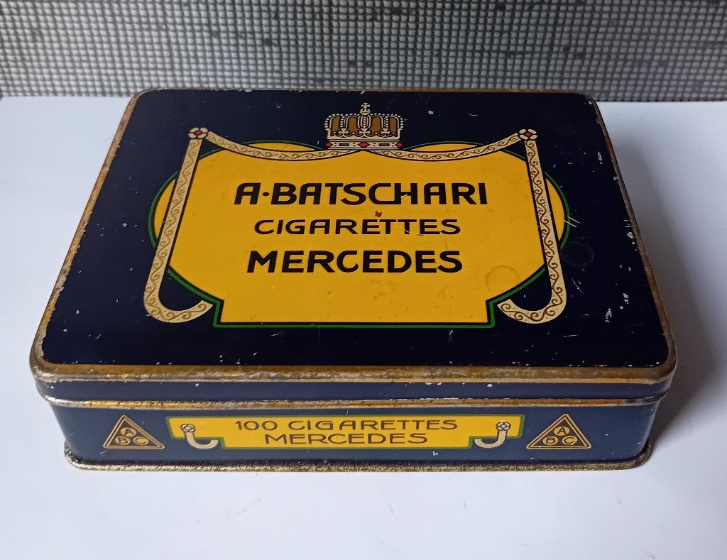 vintage batschari sigaretten blikje mercedes, Verzamelen, Blikken, Verzenden, Gebruikt, Overige