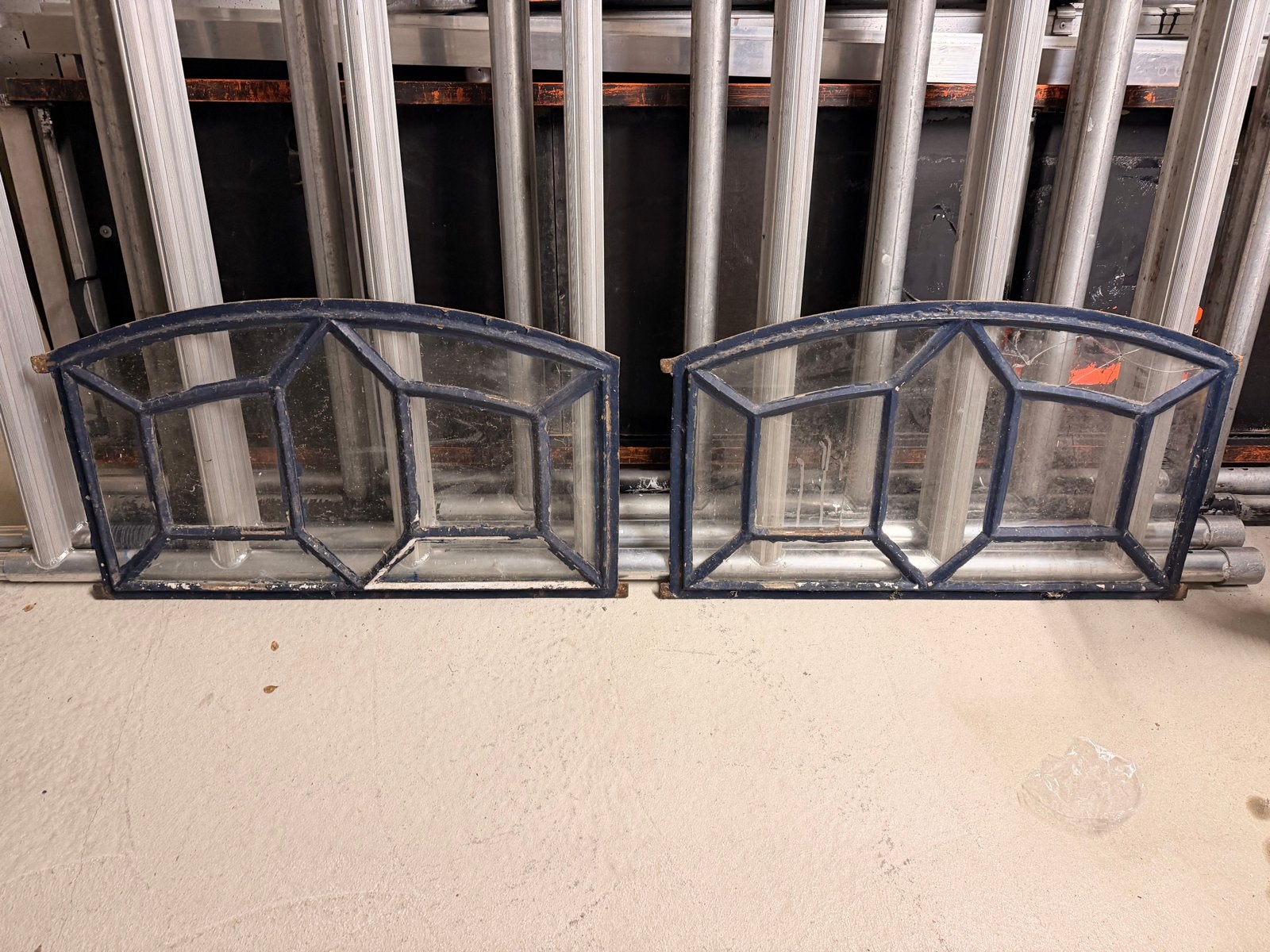 Set van 2 antieke halfronde ramen met glas, Ophalen, Gevelraam of Ruit, Gebruikt, Minder dan 80 cm