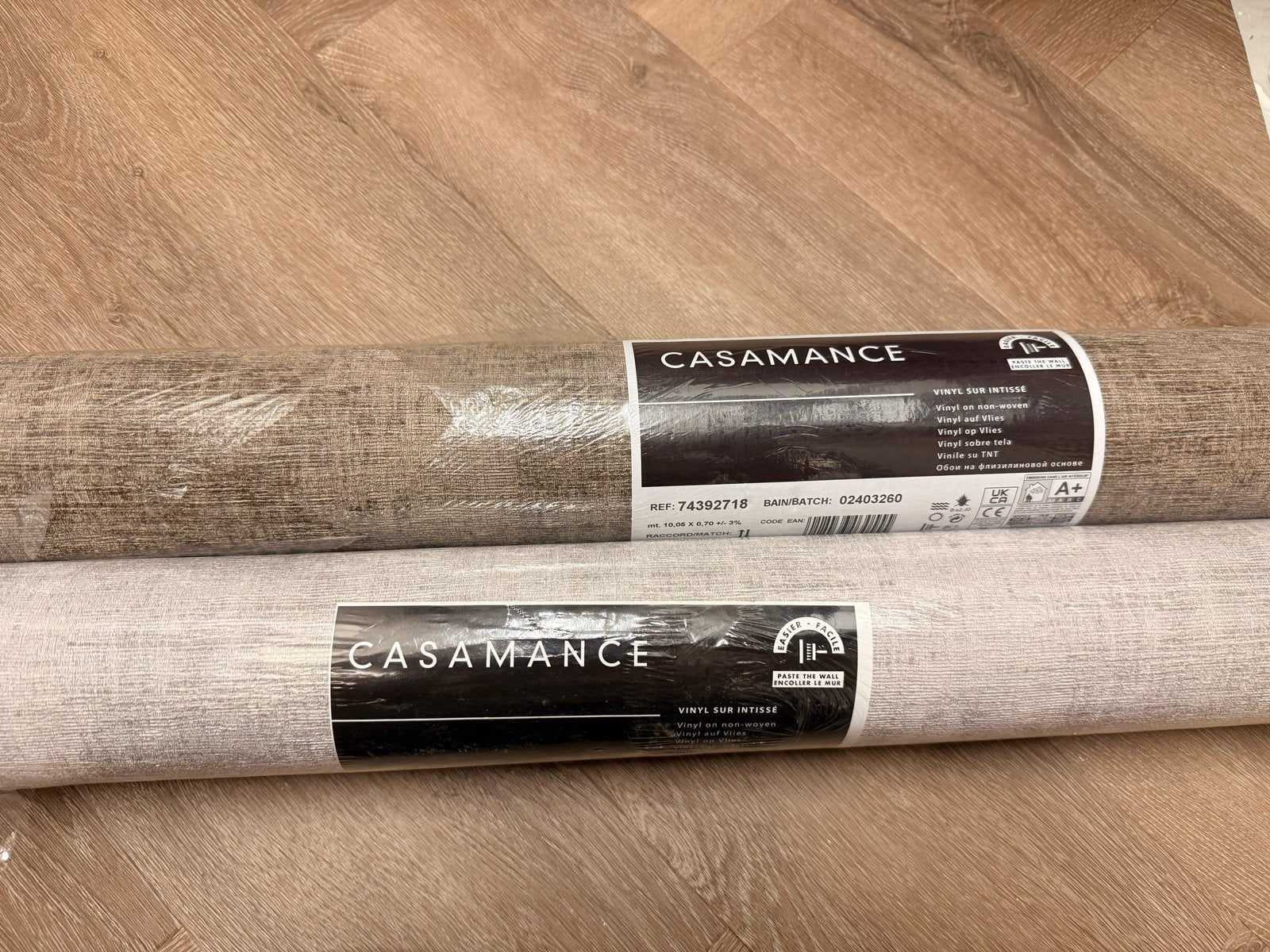 2 rollen Casamance Le Velours 2 Johara behang, Ophalen of Verzenden, 10 tot 25 m², Bruin