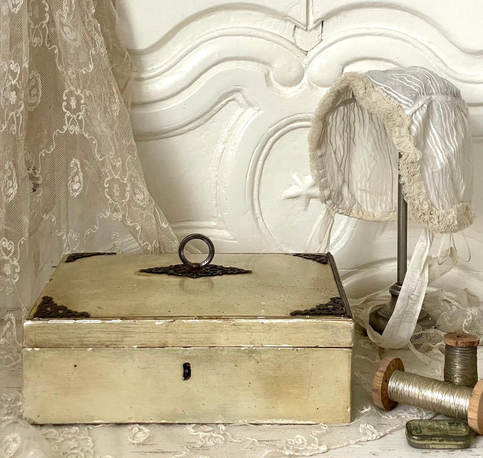 Brocante oud houten kistje mooi bewerkt, Ophalen of Verzenden