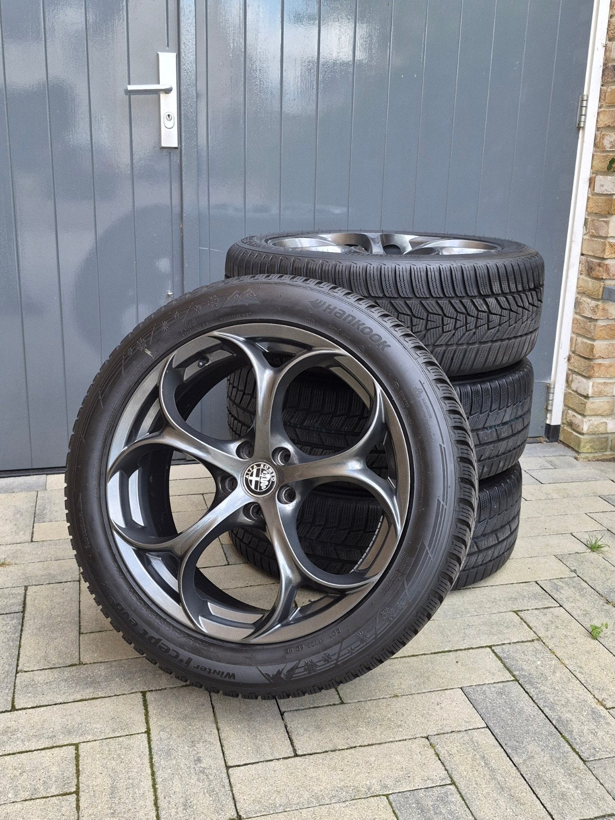 19" OEM Alfa Romeo Stelvio Winterset + 4x TPMS., Gebruikt, Banden en Velgen, Winterbanden, 235 mm