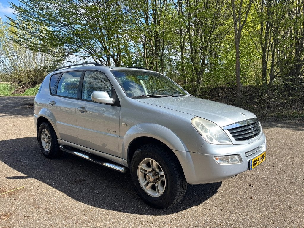 SsangYong Rexton RJ 230 | 1e eig. | NAP | APK 05-2027, Auto's, Automaat, Stof, Gebruikt, Zwart