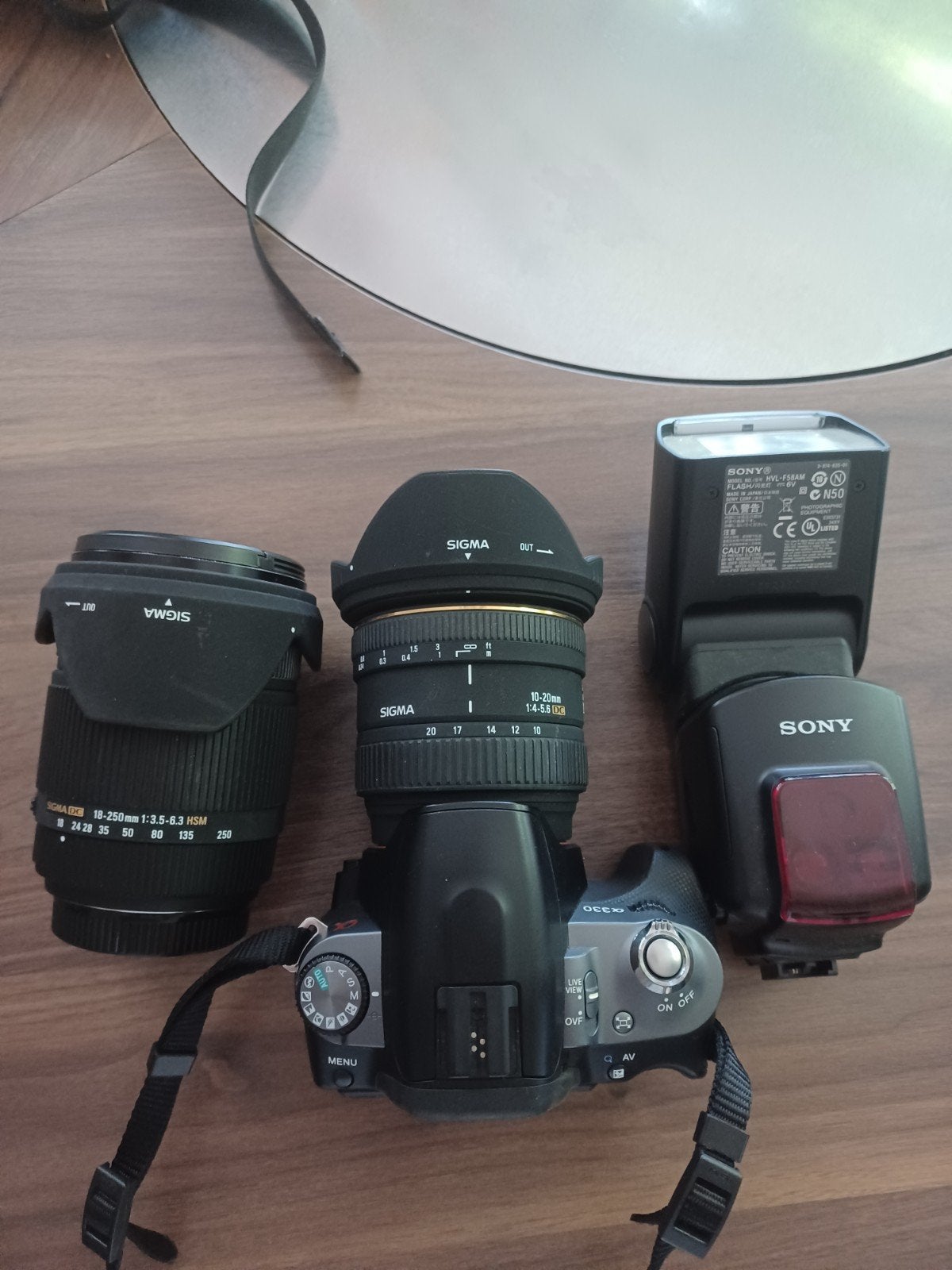 Sony A330 camera set met 2 Sigma lenzen en flitser, Audio, Tv en Foto, Fotocamera's Digitaal, Spiegelreflex, Zo goed als nieuw