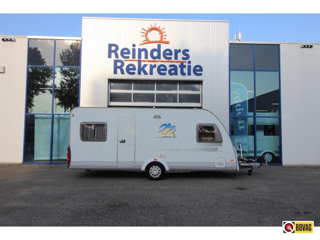 Knaus Sudwind Premium Line 500 FU VT Isabella, Fietsenrek, Caravans en Kamperen, Rondzit, Bedrijf, Schokbreker, 5 tot 6 meter