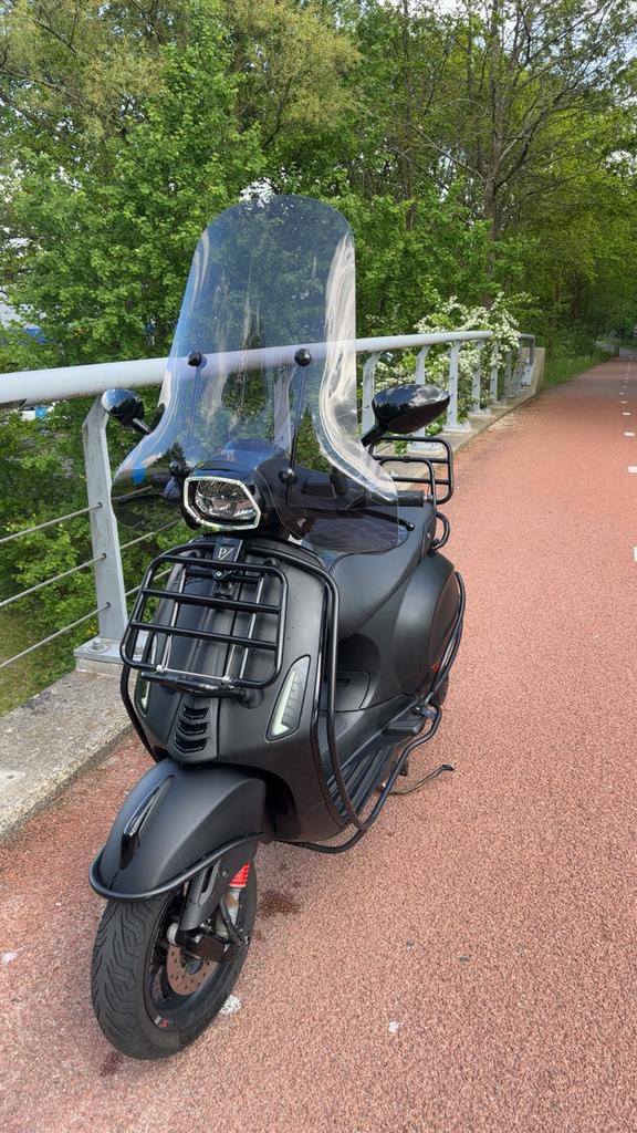 nette vespa sprint 2022 full option, Fietsen en Brommers, Scooters | Vespa, Ophalen, Vespa S, Zo goed als nieuw, Benzine