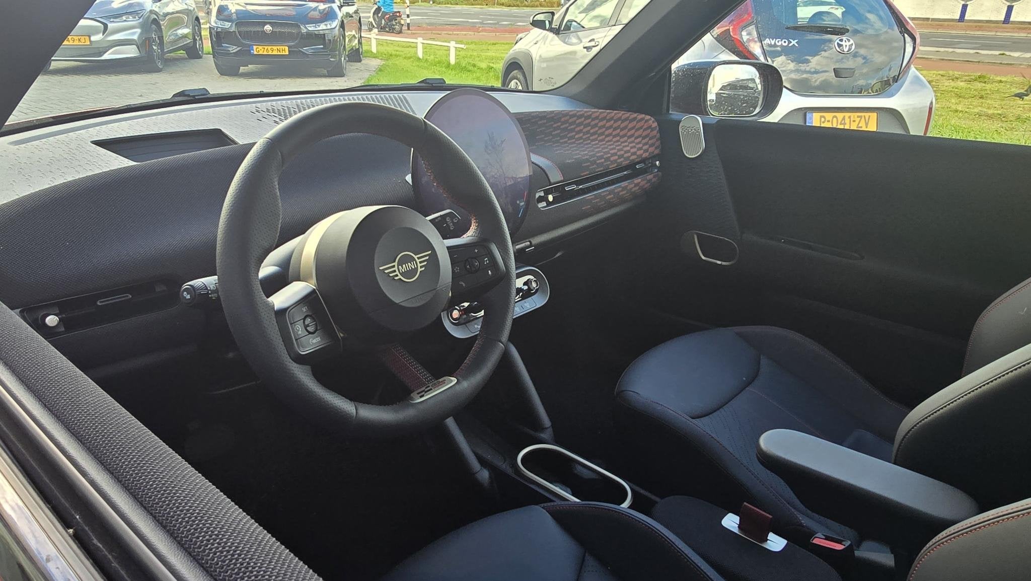 MINI Cooper E John Cooper Works XL 40.7 kWh |NAP|Pano|Harman, Auto's, Gebruikt, 41 kWh, 4 stoelen, Leder en Stof