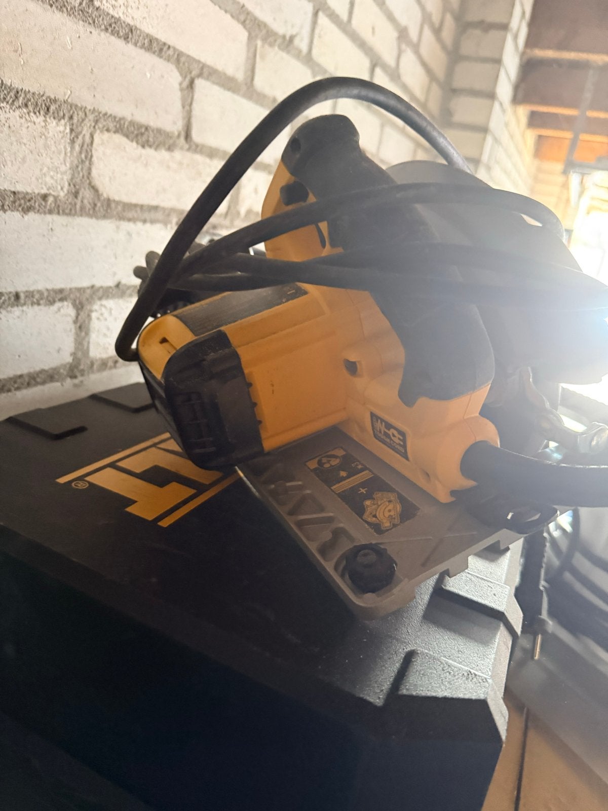 Dewalt Cirkelzaag met Geleider in koffer, Doe-het-zelf en Verbouw, Ophalen, Gebruikt, Cirkelzaag, 30 tot 70 mm