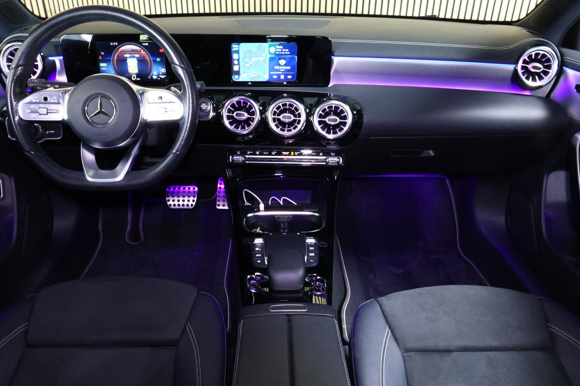 Mercedes-Benz A-Klasse 250 e AMG Premium Plus AUTOM NAVI CRU, Auto's, Stof, Gebruikt, Zwart, 4 cilinders