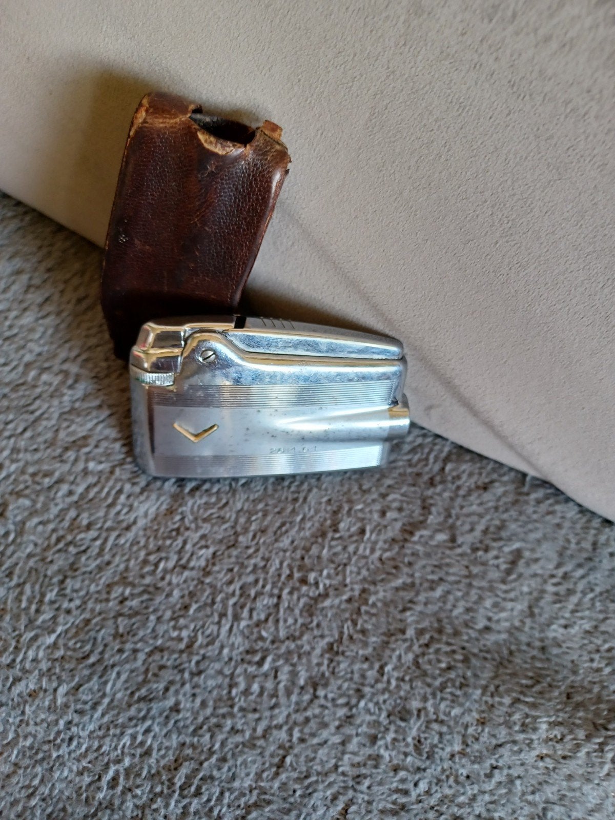 Vintage Varafame aansteker Made in England met leren hoesje, Ophalen of Verzenden, Gebruikt, Aansteker